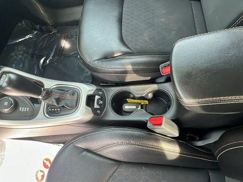 Used 2018 Jeep Compass Latitude w/ Cold Weather Group AWD/4WD image 12