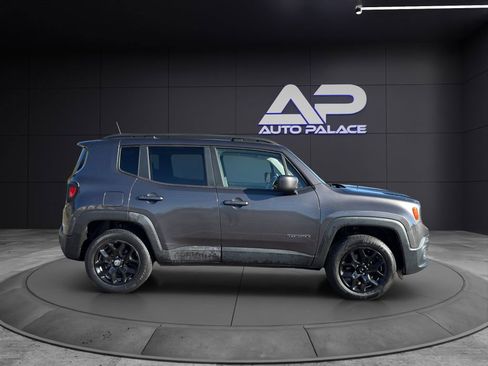 Used 2018 Jeep Renegade Latitude w/ Cold Weather Group image 8