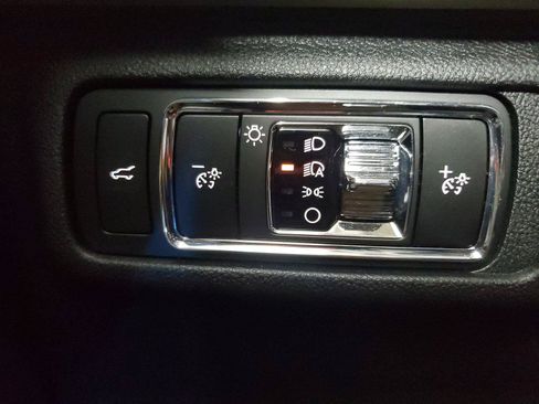 Used 2026 Lincoln Corsair Reserve w/ Rear Removable Package Tray FWD image 34