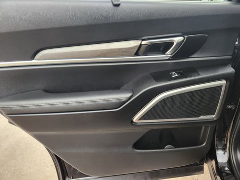 Used 2023 Kia Telluride EX X-Line image 10