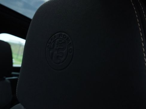 Certified 2024 Alfa Romeo Tonale Ti image 19