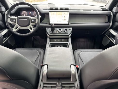 Used 2024 Land Rover Defender 130 X-Dynamic SE image 15