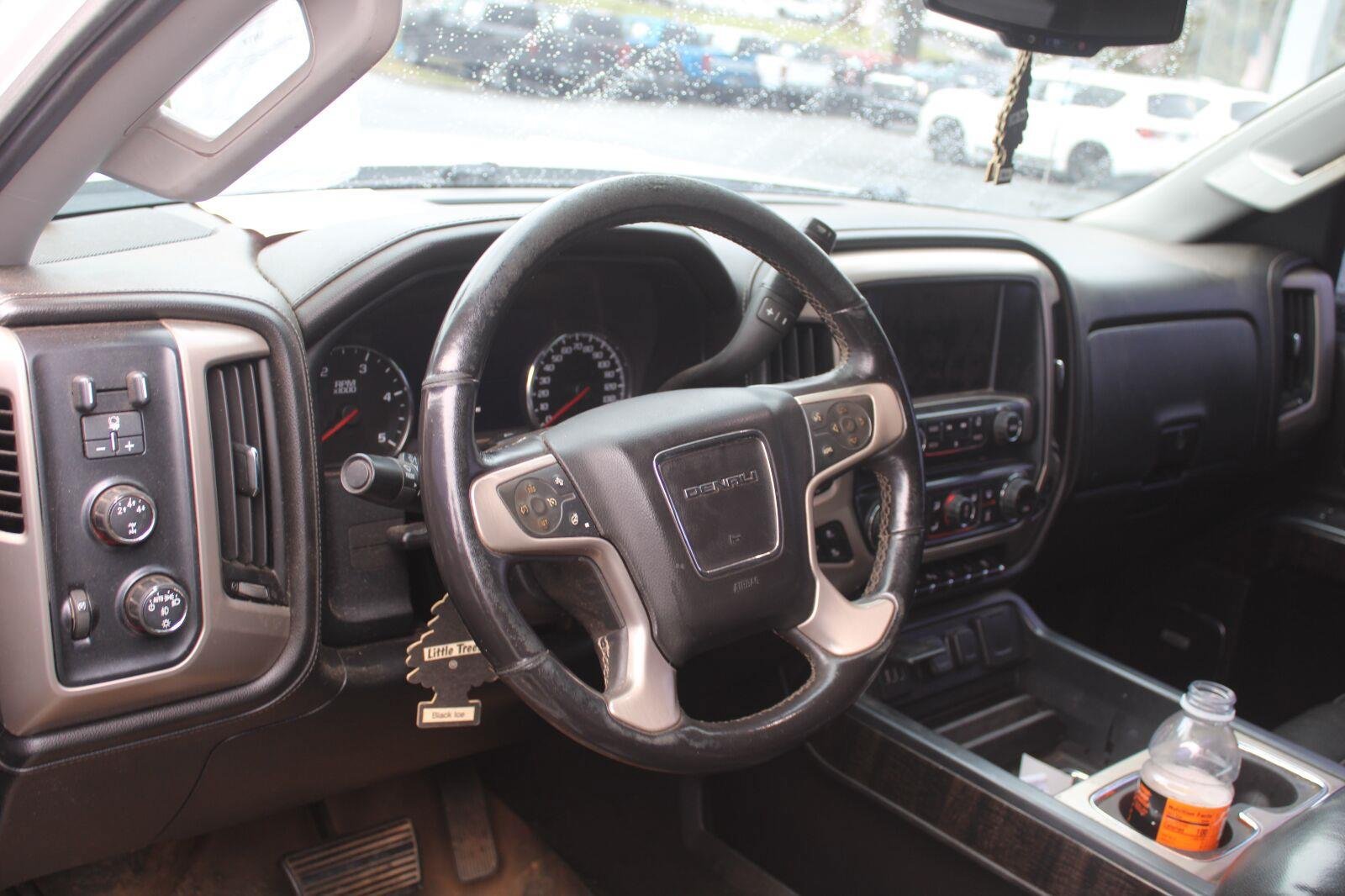 Used 2015 GMC Sierra 2500 Denali w/ Duramax Plus Package AWD/4WD image 9