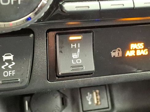Certified 2024 Toyota RAV4 SE w/ Convenience Package AWD/4WD image 19