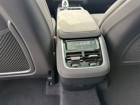 Used 2025 Volvo XC90 B6 Plus AWD/4WD image 19
