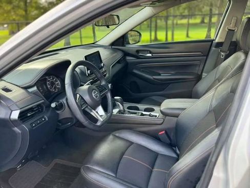 Used 2020 Nissan Altima 2.5 SR w/ Premium Package image 8