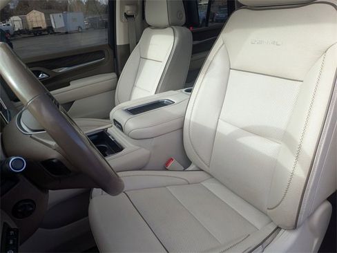 Used 2021 GMC Yukon Denali w/ Denali Premium Package image 15