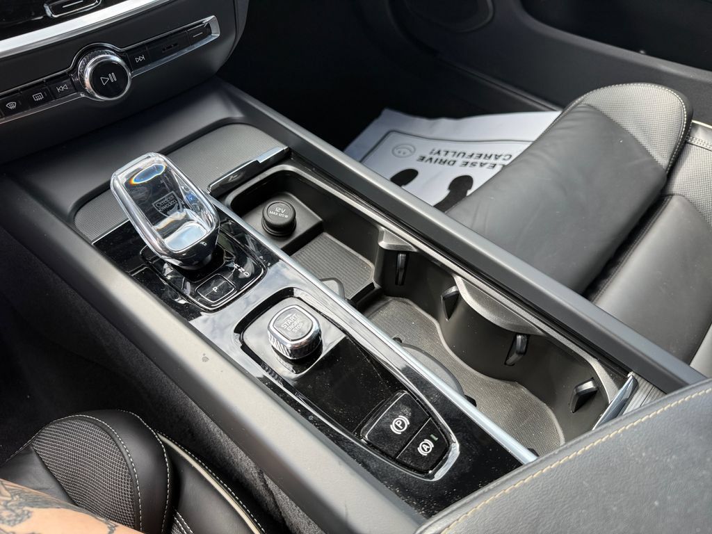 Used 2024 Volvo S60 B5 Plus FWD image 32