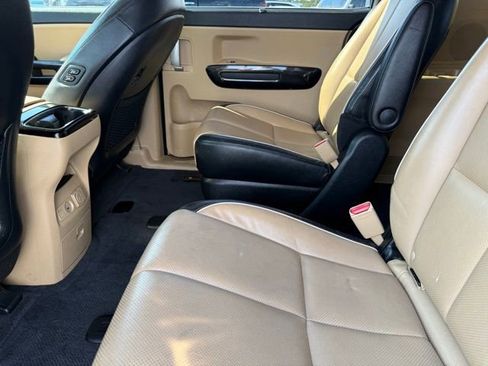 Used 2017 Kia Sedona SX image 23