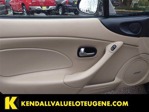 Used 2004 MAZDA MX-5 Miata LS image 15