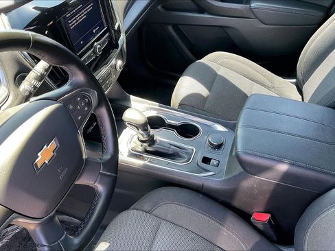 Used 2023 Chevrolet Traverse LT FWD image 17