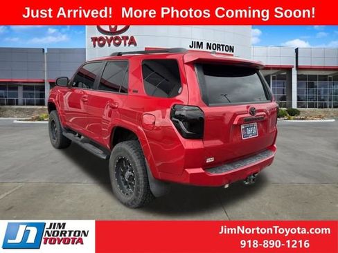 Used 2017 Toyota 4Runner SR5 AWD/4WD image 5