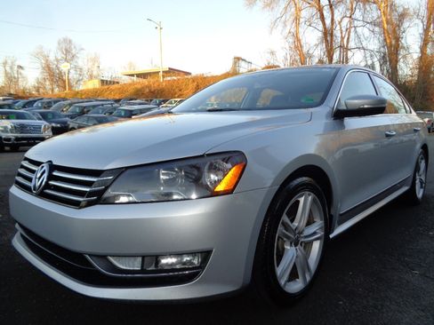 Used 2015 Volkswagen Passat 1.8T SE image 1