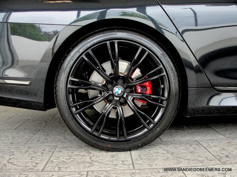 Used 2022 BMW 740i w/ M Sport Package image 12