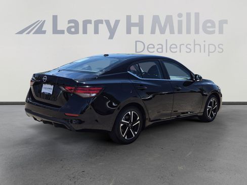 Used 2025 Nissan Sentra SV FWD image 5