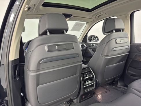 Used 2025 BMW X7 xDrive40i w/ Parking Assistance Package AWD/4WD image 39
