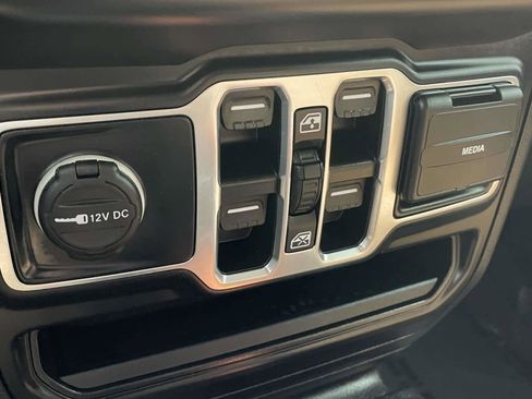 Used 2021 Jeep Wrangler Unlimited Sahara image 23