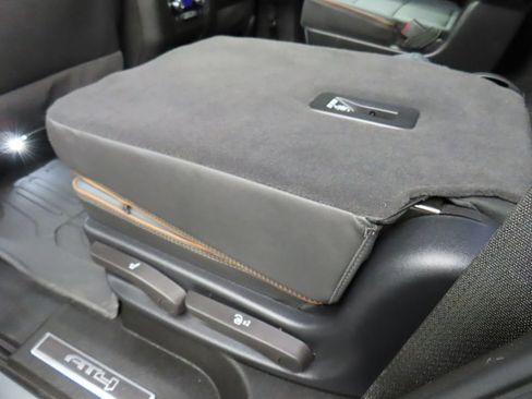 Used 2025 GMC Yukon AT4 w/ LPO, Get Active Package AWD/4WD image 69