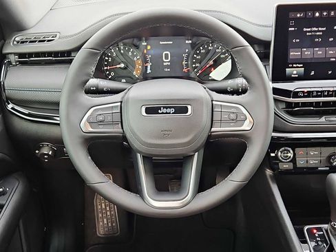 New 2026 Jeep Compass Latitude image 22