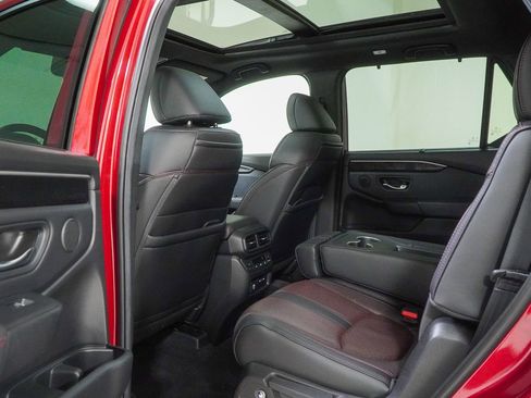 Used 2025 Honda Pilot Black Edition image 49