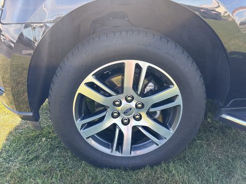 Used 2022 Ford Expedition Limited image 9