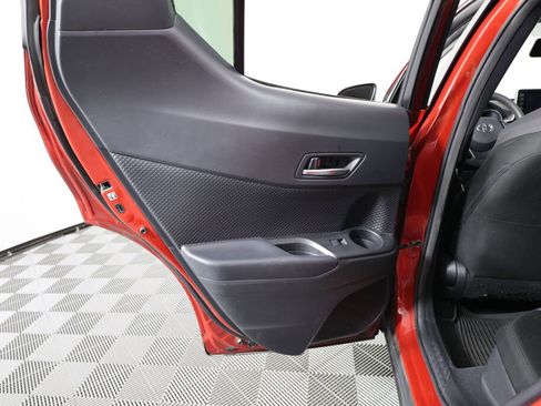 Used 2020 Toyota C-HR LE image 16