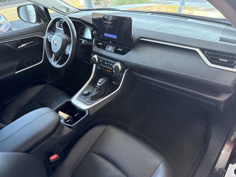 Used 2024 Toyota RAV4 Limited image 20