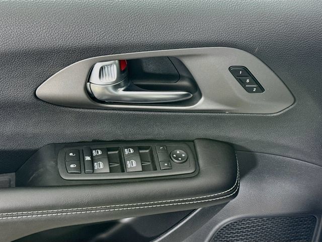 New 2027 Chrysler Pacifica Select FWD image 17