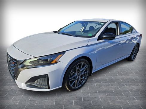 Used 2024 Nissan Altima 2.0 SR image 3