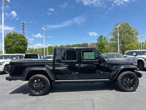 Used 2024 Jeep Gladiator Sport image 5