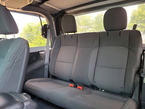 Used 2019 Jeep Wrangler Sport image 16