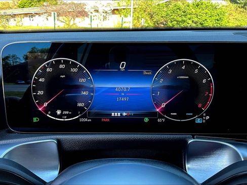 Used 2025 Mercedes-Benz GLB 250 image 13