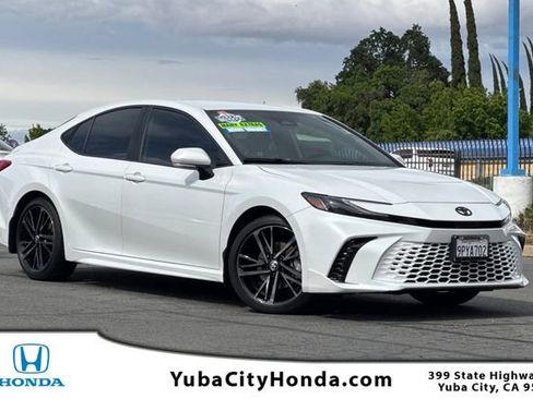 Used 2025 Toyota Camry XSE FWD image 1