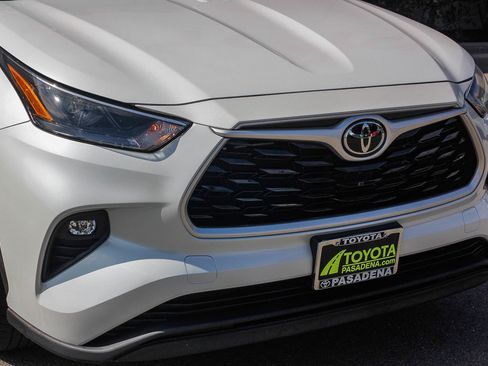 Used 2022 Toyota Highlander XLE image 5