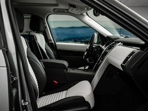 New 2026 Land Rover Discovery S image 27