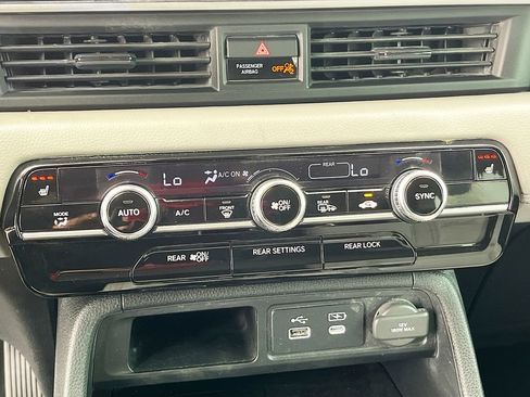 Used 2025 Honda Pilot Touring image 16
