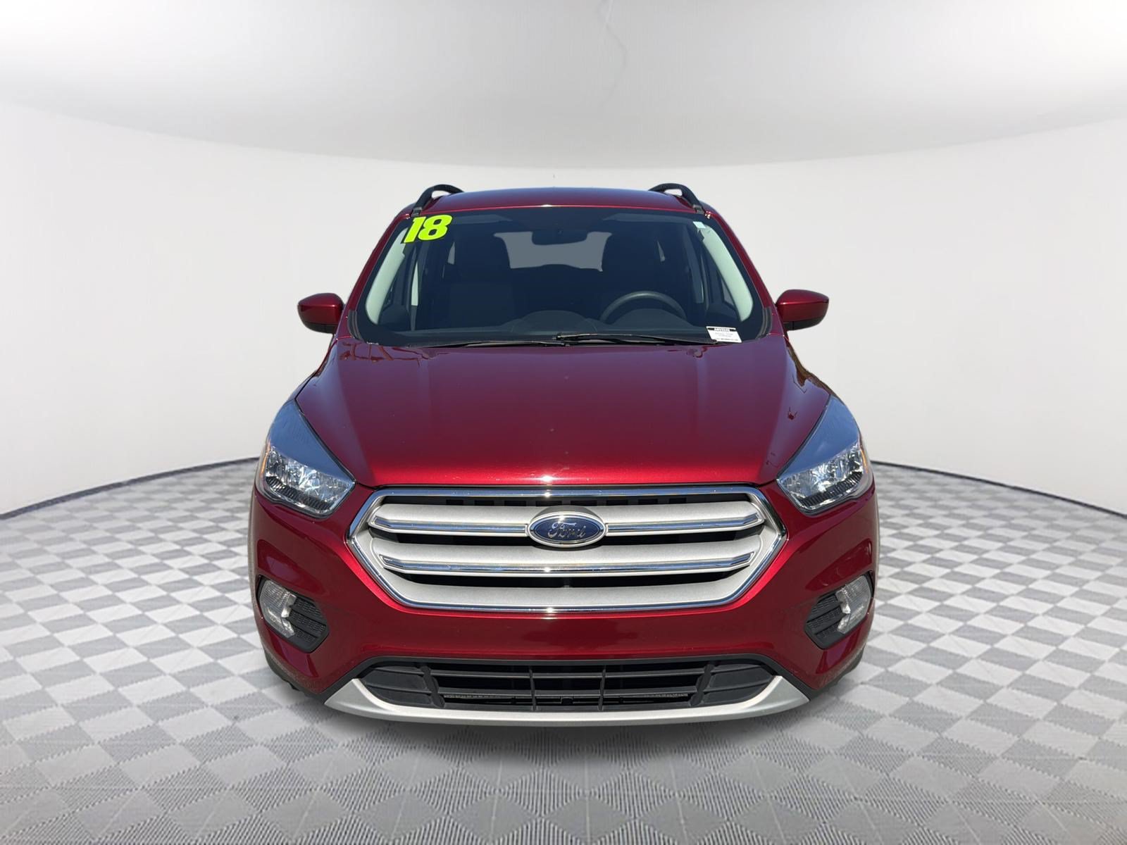 Used 2018 Ford Escape SE FWD image 2