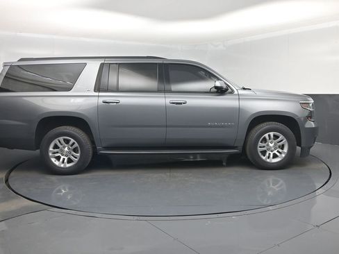 Used 2020 Chevrolet Suburban LT image 2