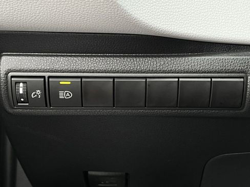 Used 2023 Toyota Corolla SE w/ SE Premium Package FWD image 20