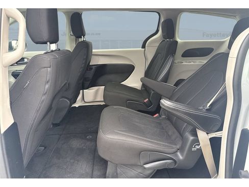 Used 2023 Chrysler Voyager LX FWD image 31