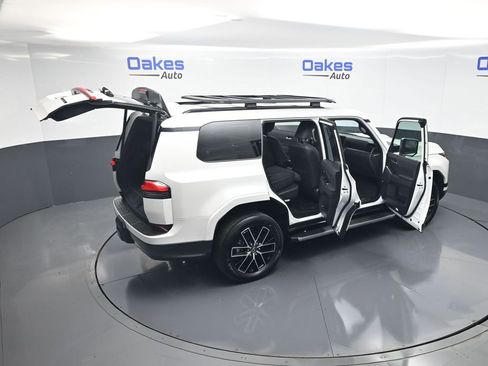 Used 2024 Lexus GX 550 w/ Accessory Package (31) AWD/4WD image 62