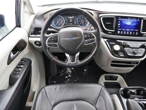 Certified 2017 Chrysler Pacifica Touring-L image 19