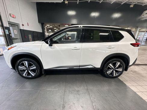 Used 2023 Nissan Rogue SL w/ SL Premium Package image 36