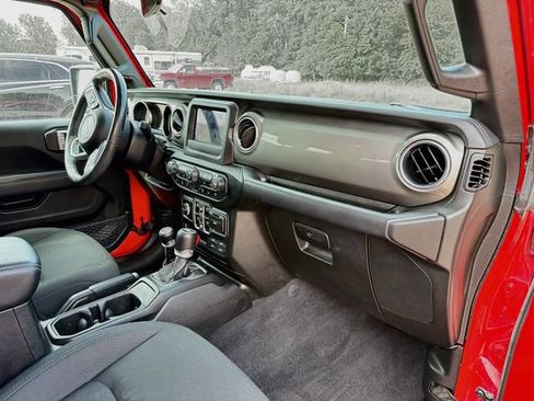 Used 2019 Jeep Wrangler Unlimited Sahara w/ Dual Top Group AWD/4WD image 12