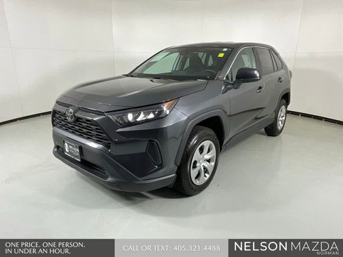 Used 2022 Toyota RAV4 LE FWD image 3