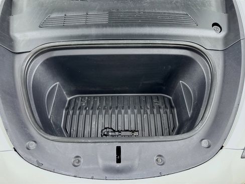 Used 2021 Tesla Model Y 2WD image 32