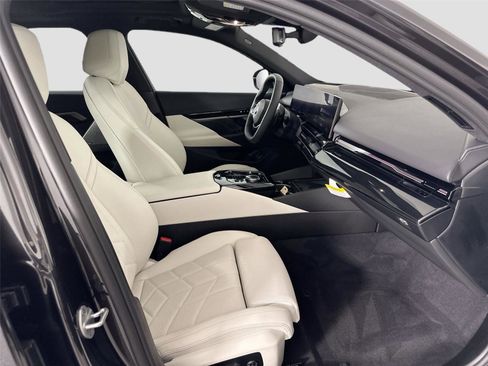 Certified 2026 BMW 530i w/ Premium Package RWD image 25