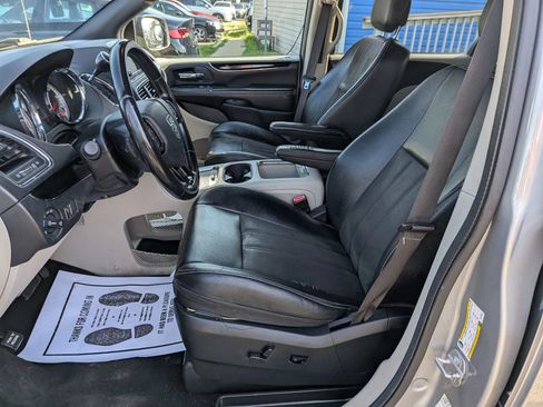 Used 2019 Dodge Grand Caravan SXT FWD image 18