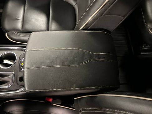 Certified 2022 Chevrolet Traverse Premier w/ LPO, Floor Liner Package AWD/4WD image 28