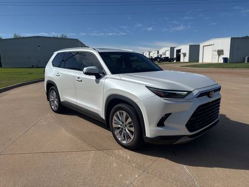 Used 2024 Toyota Grand Highlander Platinum AWD/4WD image 4